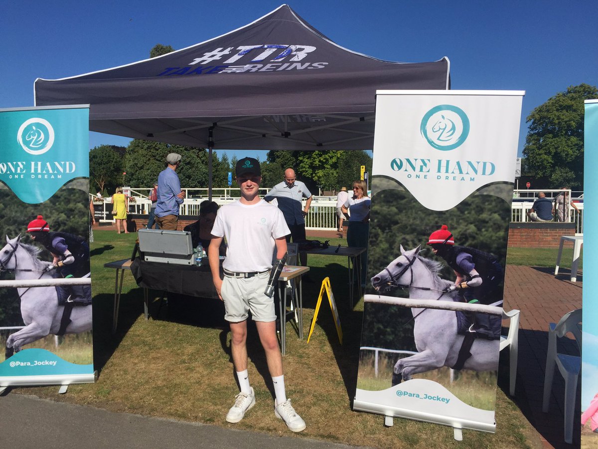 Delighted to announce @Michell23415592 as a new #Ambassador for us today as he continues with his dream to become the first professional jockey with only one upper limb (and he got to meet his hero <a href="/FrankieDettori/">Frankie Dettori</a>).🙏 <a href="/RacingLeagueUK/">Racing League</a> &amp; <a href="/arenaracingco/">ARC</a> for support.