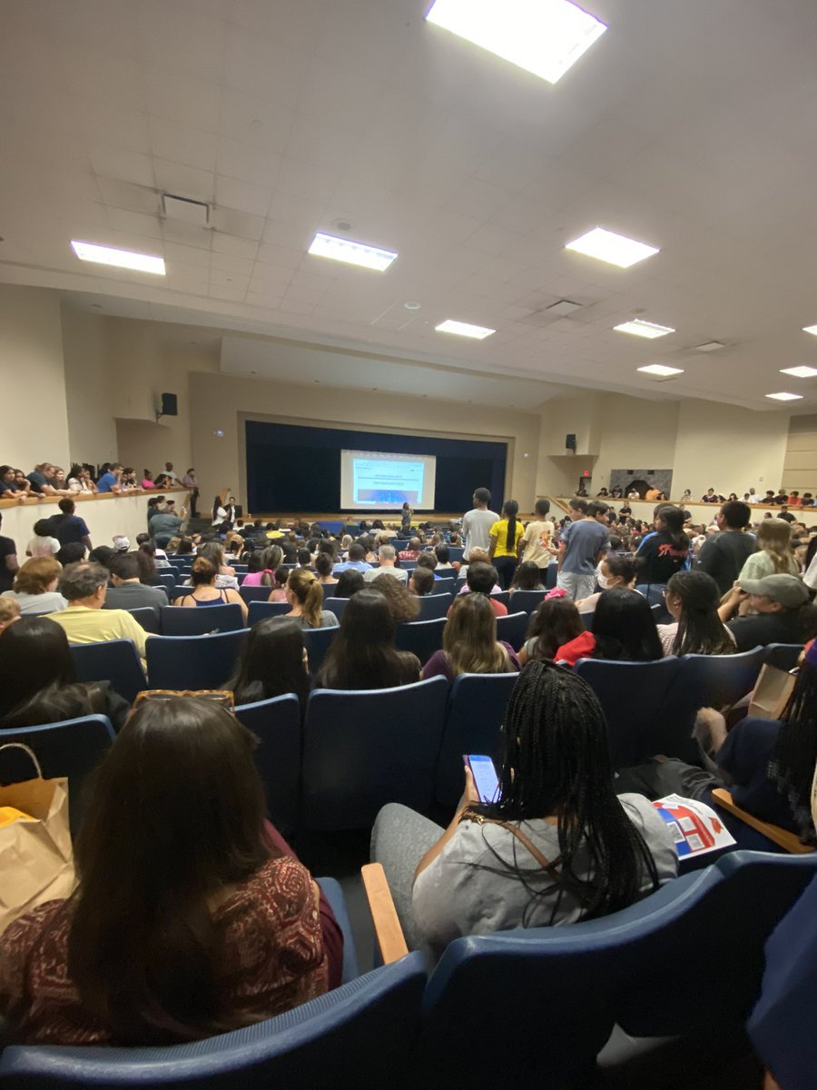 WestBriarMS's tweet photo. West Briar is so excited to be #PowerUp for the 22-23SY…Power Up Night was a huge success❗️ Special thanks to @wbmspto for the #GrizzlyValues teamwork to get school uniforms out‼️ 💻💙👏 https://t.co/HABPUJOH0Q