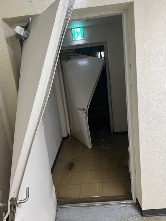 SLIMEYRG's tweet image. I told naruto sasuke was in the room