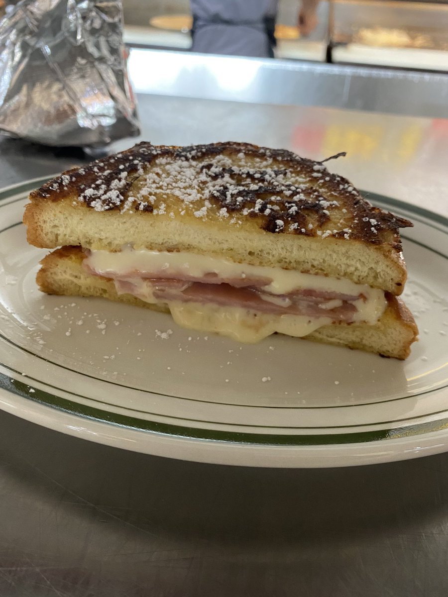 jaypeeks313's tweet image. Made a little monte cristo this morning for my co worker 🫶🏻 y’all fuckin with this ? #foodie #brunch #workflow