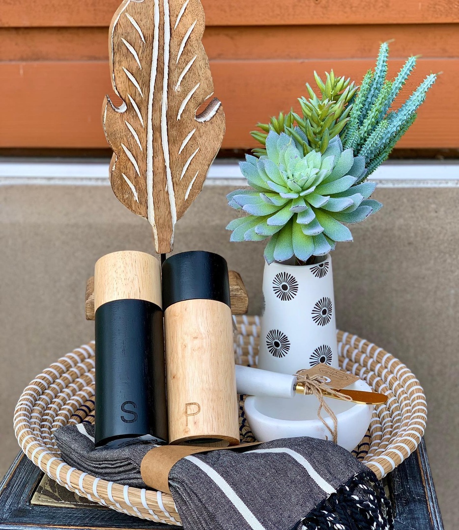ProgressRidgeTS's tweet photo. Mark your calendars for the Hot August Days Summer Sale at A Flair For Gifts and Home! 🎉 

Get 35% OFF summer color and themed decor and apparel with a $25 min purchase. Offer valid 8/18-8/21. https://t.co/aObe5VcLq0