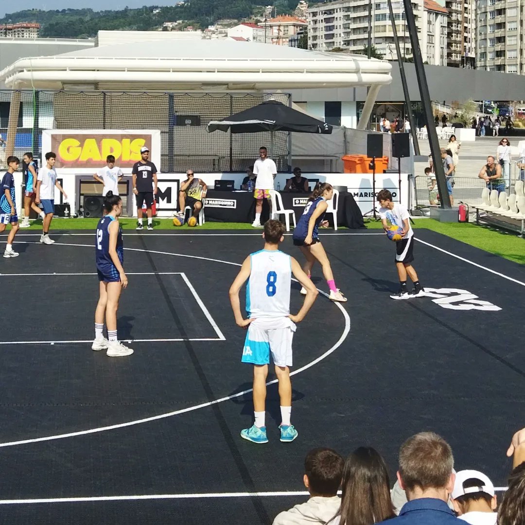 PabloRey_'s tweet photo. E rematou o #FamilyDay @omarisquino
Equipo #2K09 chegou a semis e o pasaron fantásticamente ben .....
Para o ano repetimos !!!! #OM22 https://t.co/A8UUVYdQxK