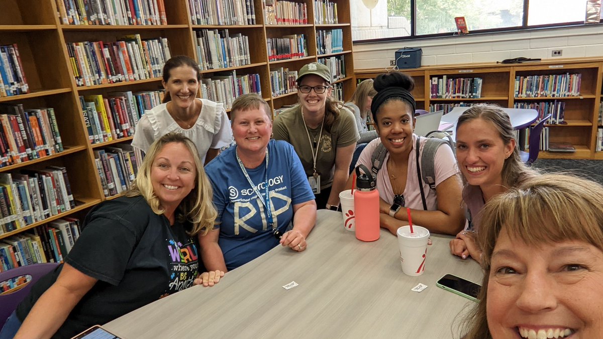 BeckyRawls18's tweet photo. Diamond Springs coaches and teachers excited for Smorsels at #campcanvas #canvas @dspringses @vbschools https://t.co/X5gQPJZXmG
