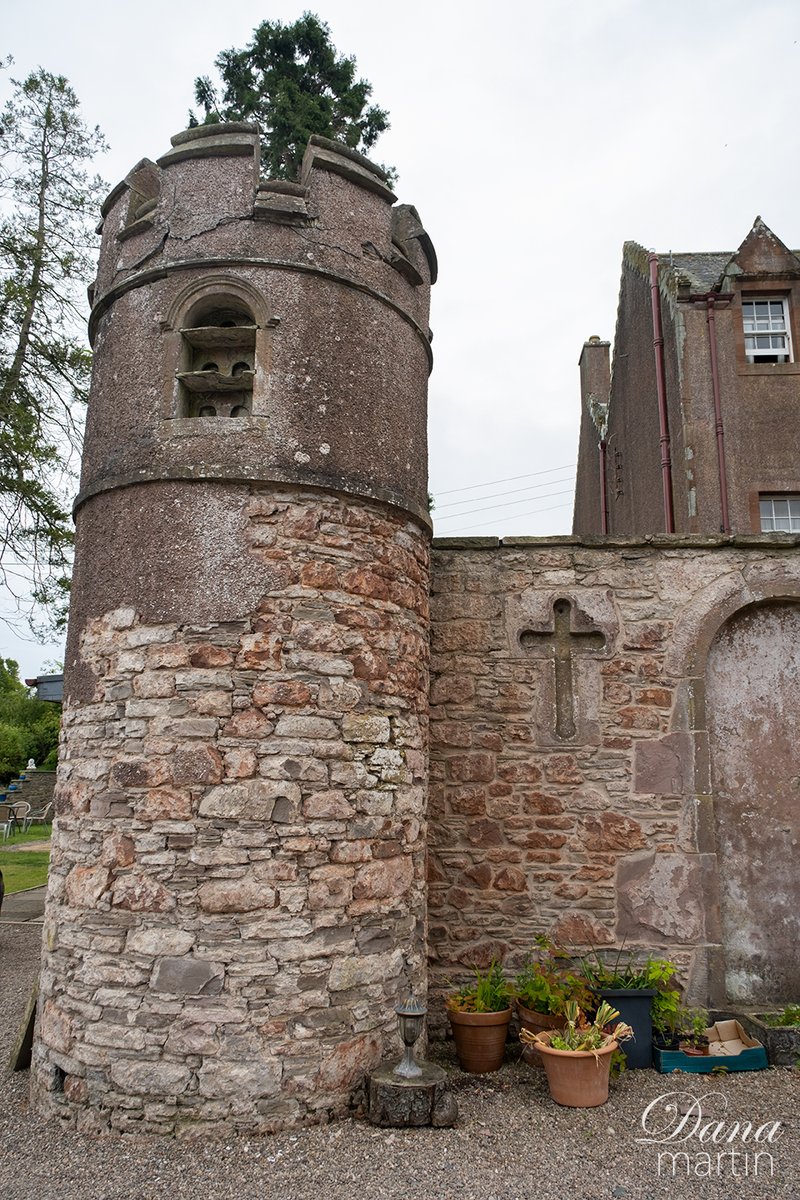 Further shots of Colliston Castle.

#scotland #visitscotland #medieval #medievalarchitecture #castle