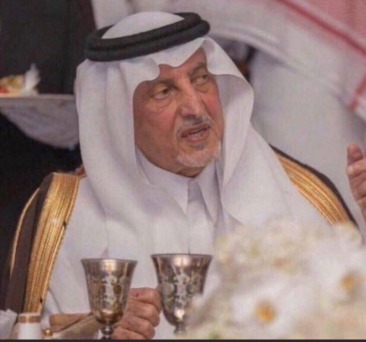 F__15p's tweet photo. يقول #خالد_الفيصل :

من يقول الزِين مايكمل حلاه 
 كل شيء في حبيبي اكتمــل 

ويقول #بدر_بن_عبدالمحسن :

علمهم ان الزين في غيرك ما أنخلق
 وأنك البدر وطول عمرك مكتمــل https://t.co/h7whC7xdPM