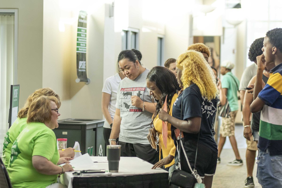 #SpartanSoundoff with #MoveUP day set to take place this weekend, what's one piece of advice you have for incoming students? What would you tell your younger self during that time you could?