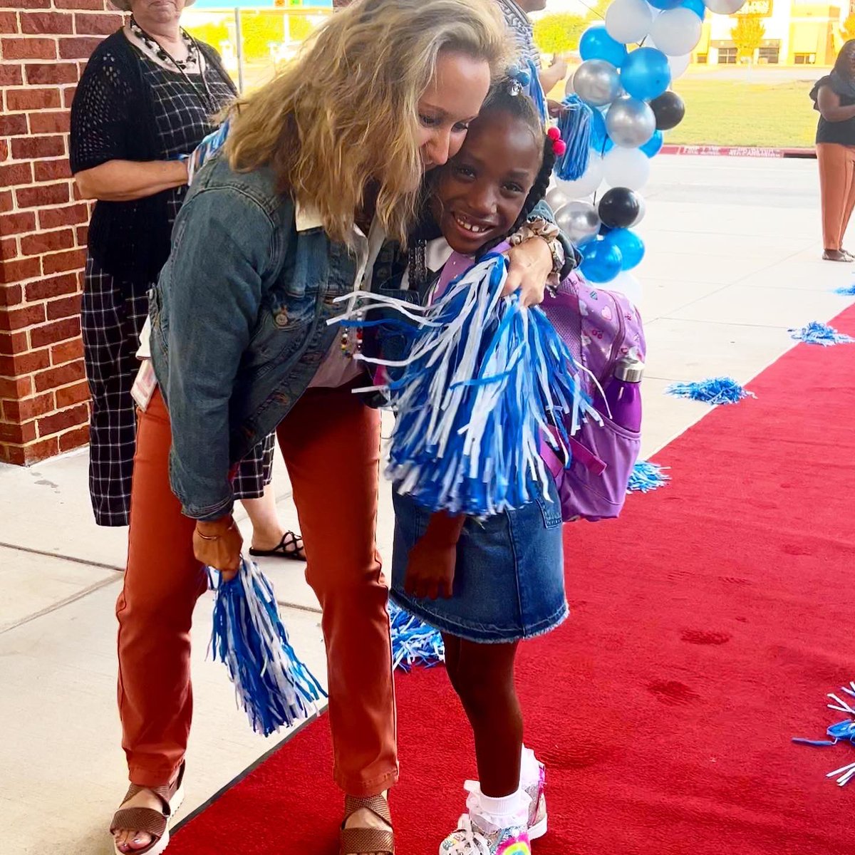DeerCreekElem's tweet photo. Red carpet FUN!!! Can you say JOY?! #CrowleyFirstDay22 #CrowleyPrideUnified https://t.co/Yv5aj6BP30