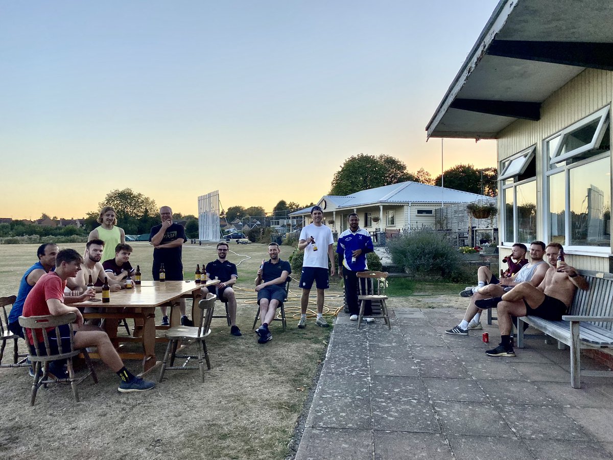 MktHarboroughCC's tweet image. Scorchio ☀️ net session followed by a few @langtonbrewery beers. #LoveThisClub #TomRichardsonTopsOff