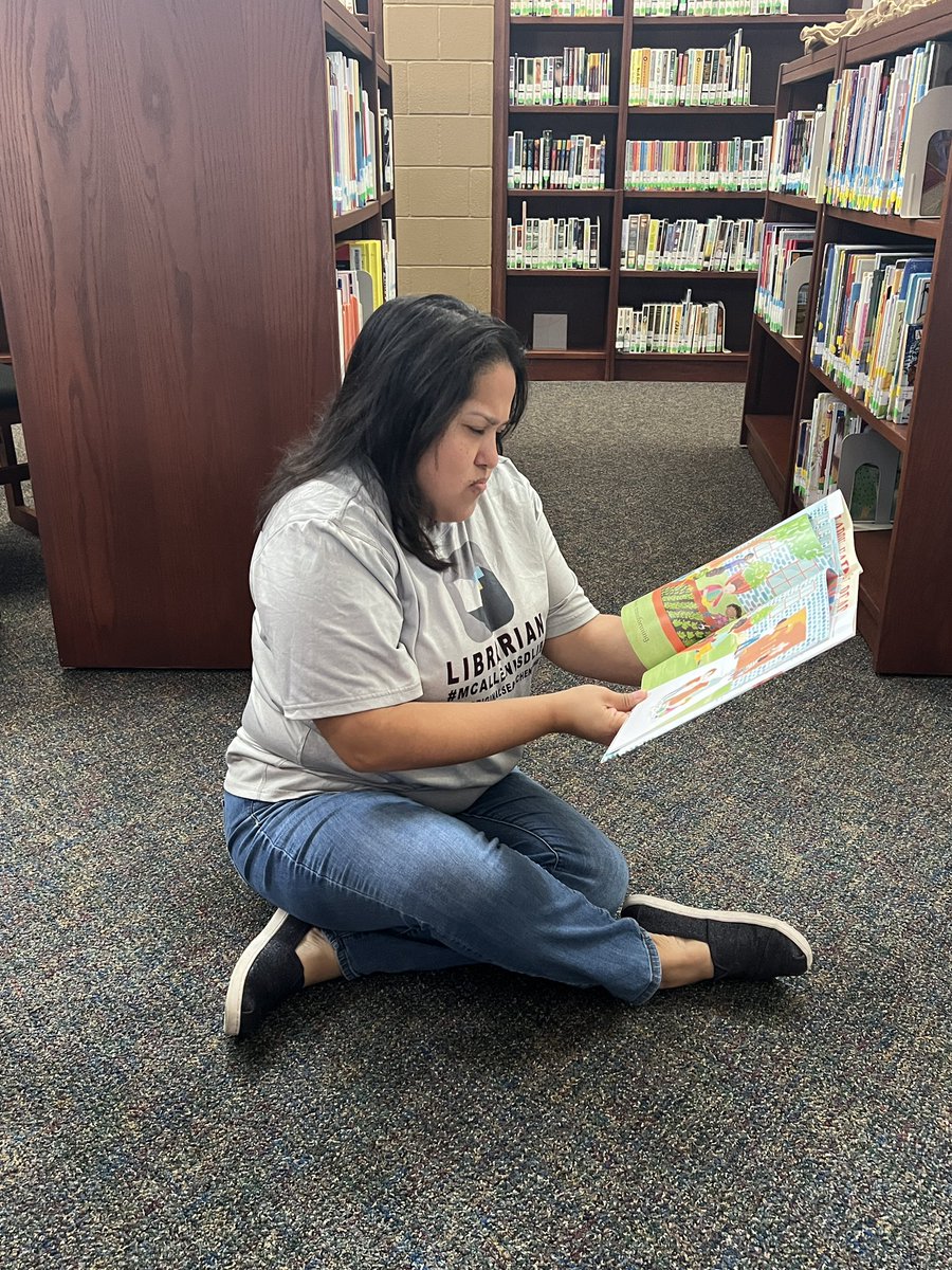 mrscontreras25's tweet photo. Professional development at its finest! #librarianlearning @AJacksonElem @annvega https://t.co/8qPq5f1sai