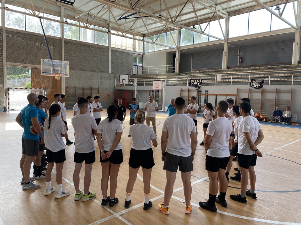 🤝🏻 Encantados de repetir como sede dun campus organizado polo <a href="/XuncasD/">Xuncas Diversia</a> 🏀. 

Ao longo dos últimos días, árbitros de todo o panorama nacional se reuniron en #Cambre para tomar parte no II Campus de Árbitros, organizado polo club en colaboración do Concello e do <a href="/cbcambre/">Club Baloncesto Cambre</a>.
