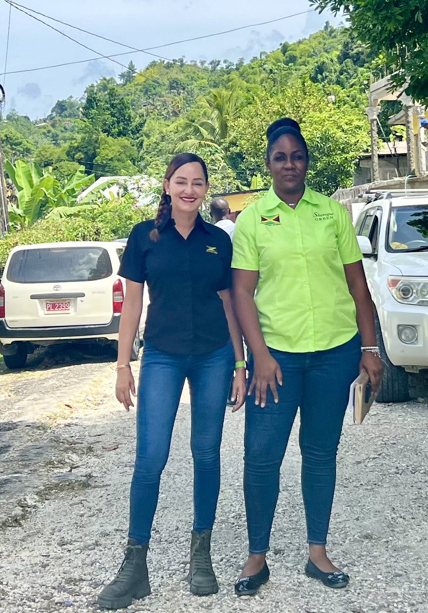 annmarievazja's tweet photo. 🥳🇯🇲The #MooreTown *road,* that leads to our only heroine, #NannyoftheMaroons resting place, will be rehabilitated thx to #TEF!
We had our #townhall meeting with residents and we good to go!
We overjoyed! Not another #Nannyfest pon bad road #ActionDoDat #ActionTeam Boom💯🥳 https://t.co/XwXdfBvLoa