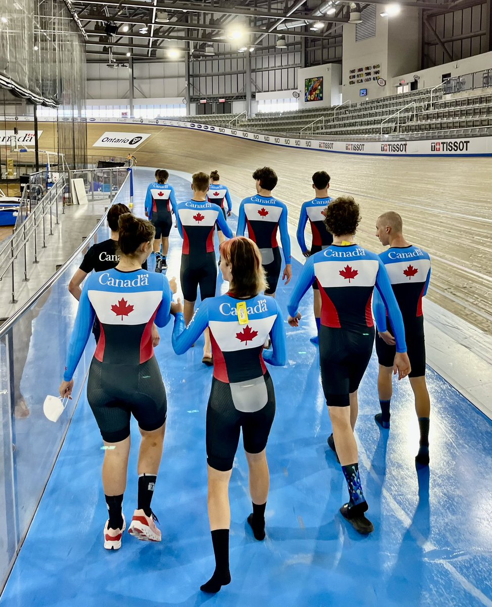 Juniors Track Team 2022