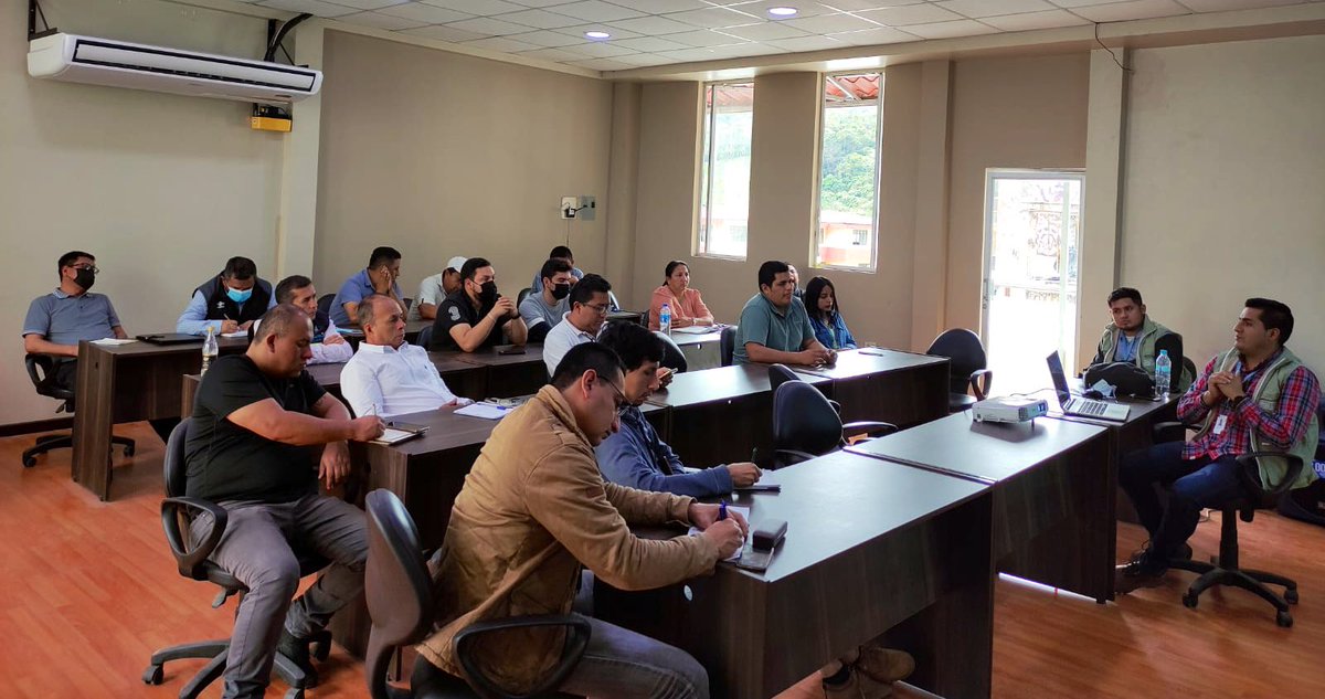 MAATE_Zonal10's tweet photo. La Unidad de Agua Potable y Saneamiento brindó un taller de capacitación sobre el proceso de obtención de la viabilidad técnica para los proyectos de agua potable y saneamiento presentados por los Gobiernos Municipales. El evento fue articulado con la @InfanciaEc. https://t.co/ieFUWYNVhW