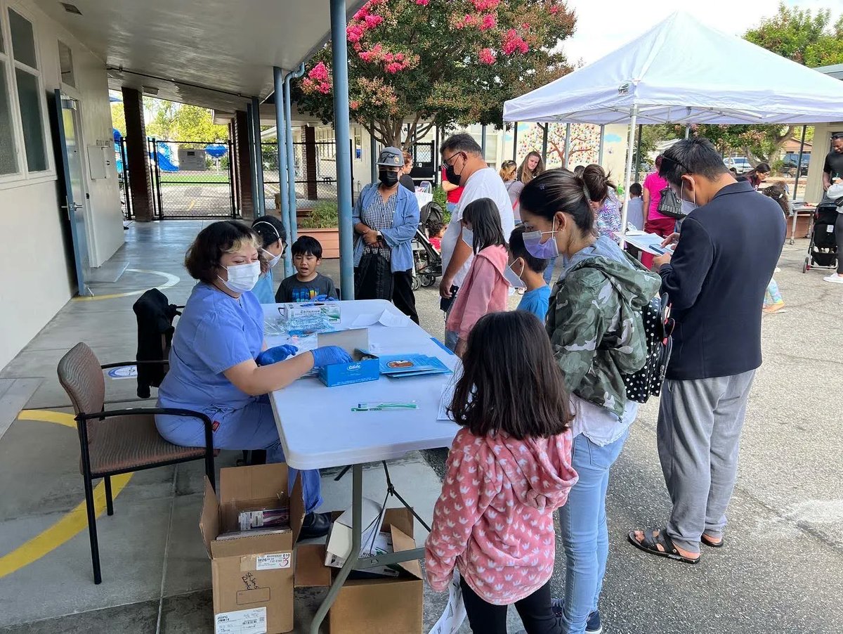SantaClaraUSD's tweet photo. Students and staff reconnected, and new students got to explore the school during the Bowers Family Resource Fair! Visitors got access to dental and vision screenings, free backpacks, and more. Thanks to our community partners for their support. #SCUSDfirstday #SCUSDproud https://t.co/qE88cLbBW3