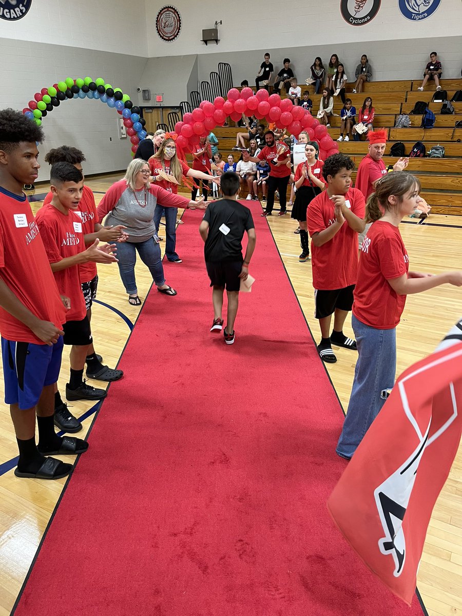 MrsRangel6's tweet photo. What an awesome first day! @BarackmanBrian @KSnyderAP @ITMSCougars #housesorting #rcainspired #findthefun #opsfortheirfuture https://t.co/p3oDc1OHpd