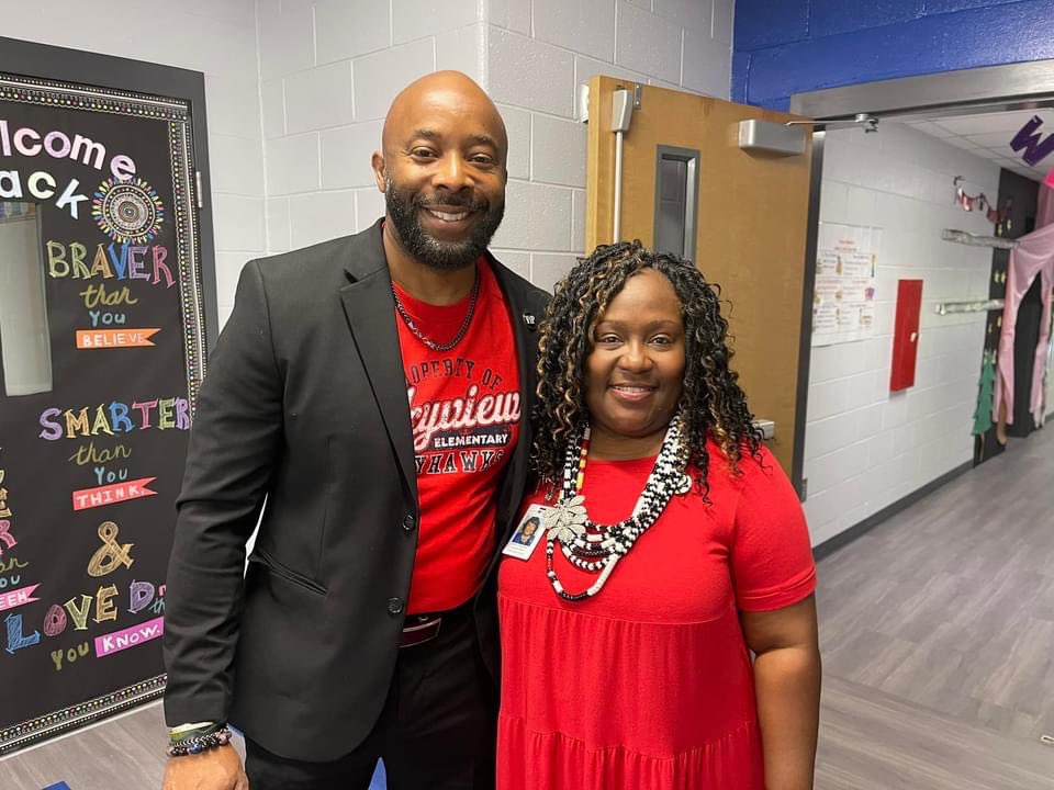 cherryande's tweet photo. Welcome Dr. Sims!!! @dan_a_sims It’s a great day to be a Skyview Skyhawk. @SchoolSkyview #Built4Bibb @BibbSchools https://t.co/pY1BvZjTkQ