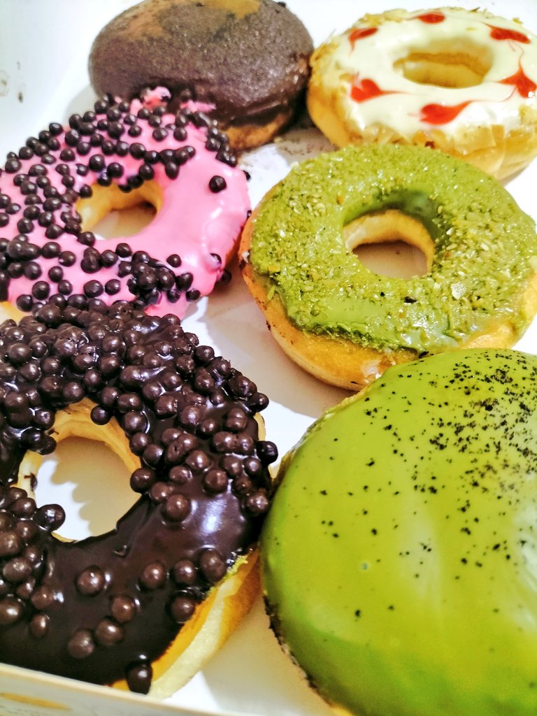 _blackHEART199's tweet photo. gdmorning :) #JCODonuts❤️ #TGIF https://t.co/LSXyXBrWxy