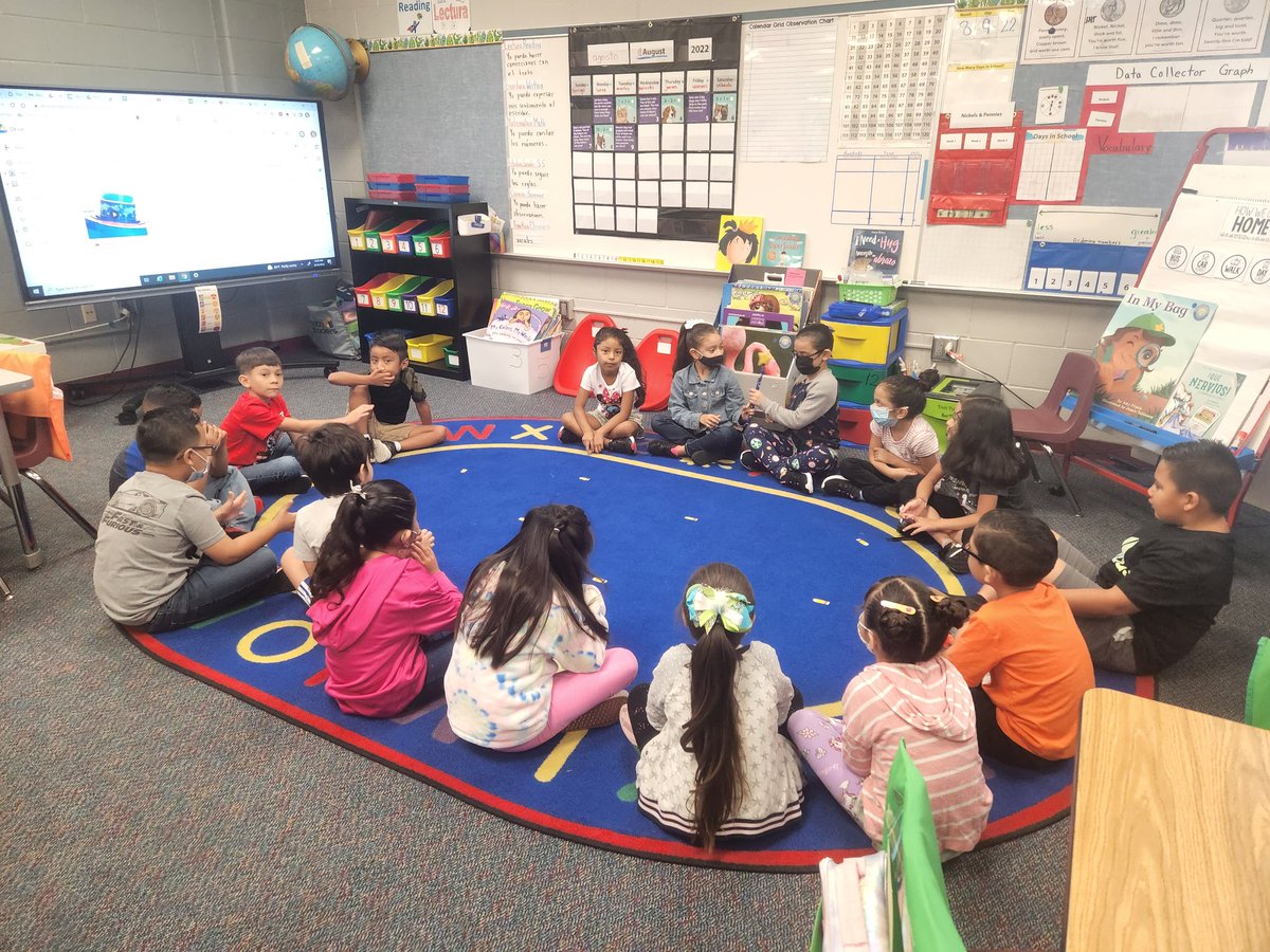 Karlacruzk's tweet photo. Friends becoming family during community time. ❤️ 🐸♥️
@HumbleISD_RPE 
@RPE_Counselor https://t.co/S79duhM5Sw