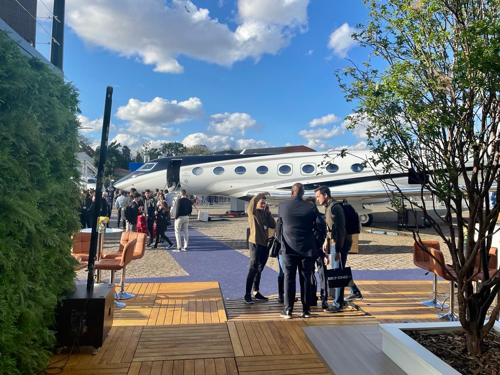 guardianjet's tweet photo. Don Dwyer, Rafael Mugnaini &amp; Gabriel Bastos from 
@guardianjet
 attended the Latin American Business #Aviation Conference &amp; Exhibition (#labace2022) in São Paulo, Brazil. A Guardian Jet ajuda você a encontrar, comprar, vender e avaliar aeronaves executivas
https://t.co/O4Uy3U8Vlk https://t.co/lskAPUNpWx