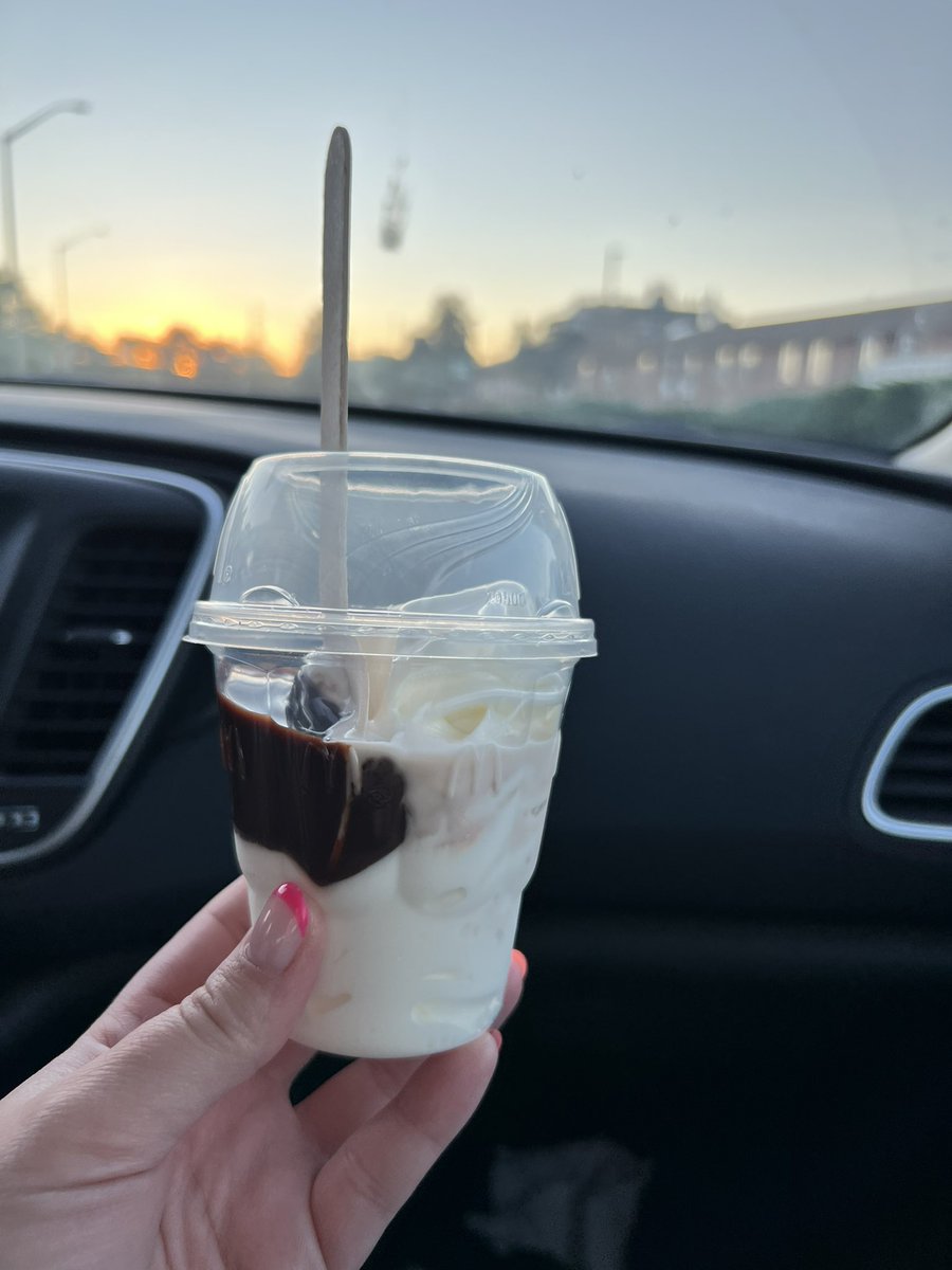 ambc91's tweet photo. @McDonaldsCanada what the heck is this??? Wayne Gretzky @McDonalds has been seriously slacking on their sundae game lately https://t.co/avCv37i8bS