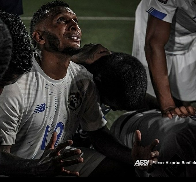 Black_memes507's tweet photo. "Dio mio me quede sin Qatar, sin esposa y sin amante papa dio iluminame🥺" https://t.co/fsV15HTI0n