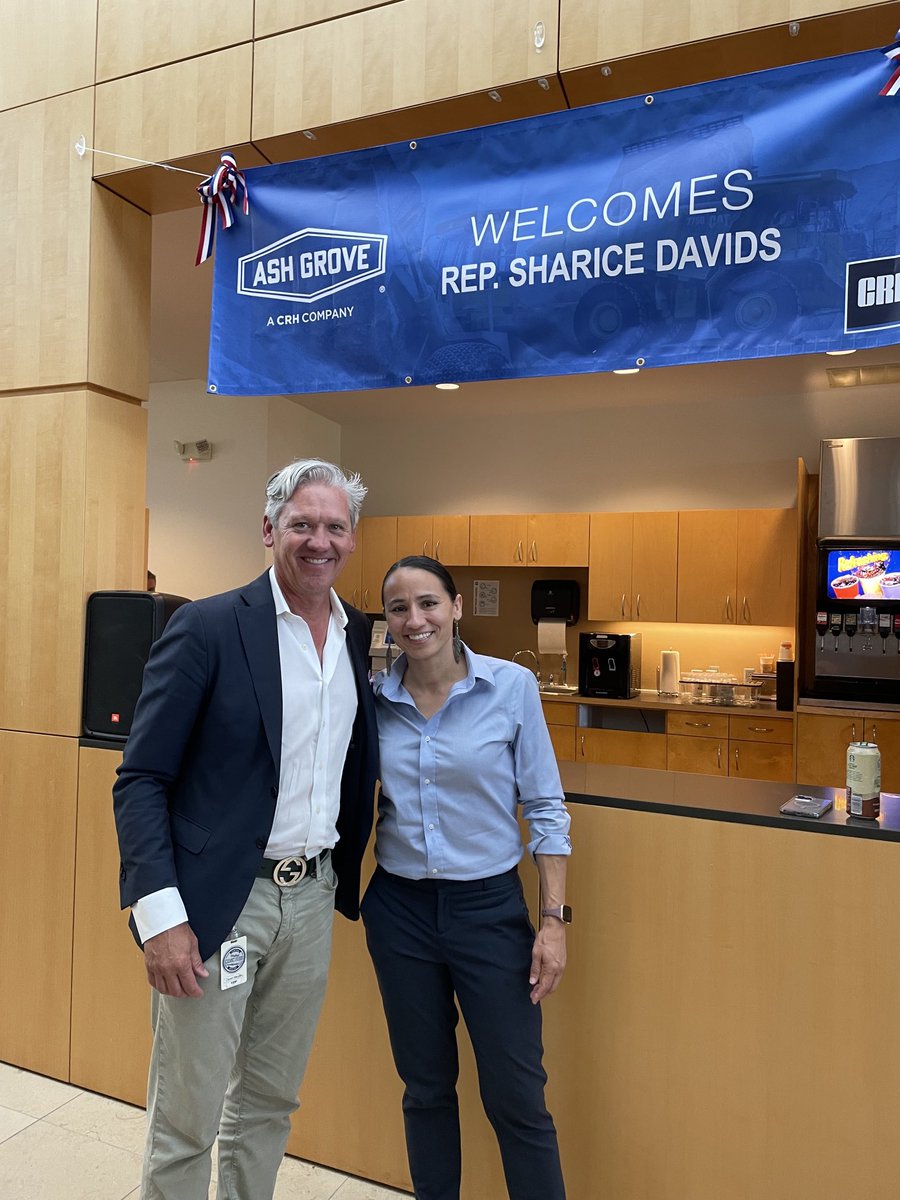 CRH_AmericasGR's tweet photo. Great having ⁦@RepDavids⁩ spend time at ⁦@AshGroveCement⁩ today!  We appreciate all Rep Davids has done to support infrastructure investment!  ⁦@PCAGovtAffairs⁩ ⁦@NSSGA⁩ ⁦@ARTBA⁩ ⁦@PaveConcrete⁩ https://t.co/SWBNhAc0lh