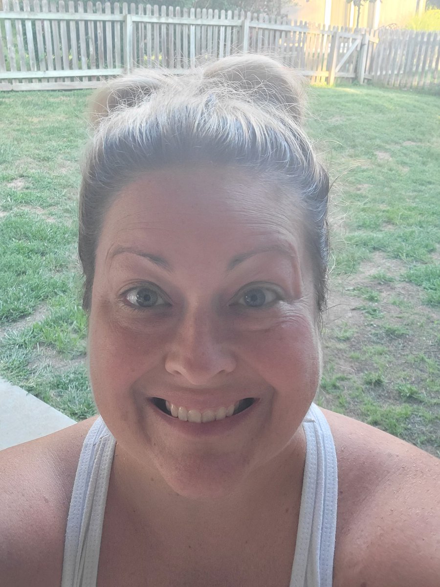 BeckyDollins's tweet photo. Day 11 of legs and thighs challenge done along with 100 crunches, 25 pushups, 25 tricep dips, and some pool exercises! #beastmodebionicbeck #goals #noexcuses #imstrongenough #16seconds @nkcs_wellness https://t.co/O2u7nz7qUm