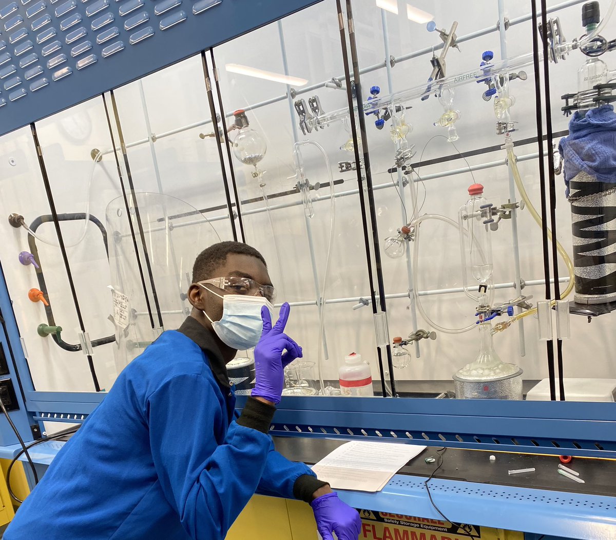 SynthCompute's tweet photo. #blackChemistsWeek2022. 
Hi everyone! My name is Daniel. I’m a rising 2nd yr PhD student @URochesterChem in the Kennedy Lab @KennedyLabUR. My research spans photoredox catalysis, radical polymerization and computational chemistry!  @BlackInChem #BlackInChemRollCall  #blackinchem https://t.co/dUs3PkGQfQ