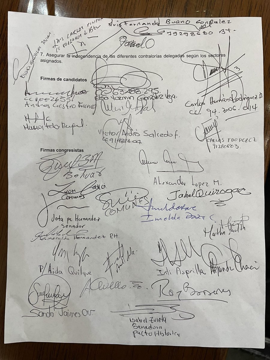 GustavoBolivar's tweet photo. #NoEsTardePara
Dimos golpe al clientelismo y a la corrupción.
L@s 10 candidat@s a la Contraloría firmaron pacto por la ética y la transparencia.
Se obligan a no dar puestos a congresistas, a suplir con concurso de  UNAL 3.000 cargos de carrera y aplicar meritocracia en directivos https://t.co/eGrX7BZmBX