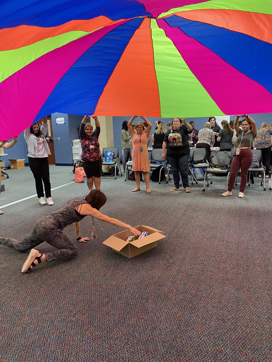 Eva Perales tweet media