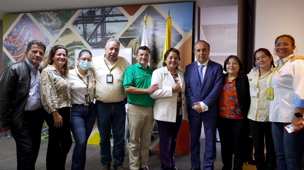 MinTransporte (@mintransporteco) on Twitter photo #ComienzaTuGobierno | El Ministro <a href="/GuillermoReyGo/">Guillermo Reyes</a> y los miembros de la Junta Directiva del sindicato del <a href="/MinTransporteCo/">MinTransporte</a> <a href="/ansemitra97/">ANSEMITRA</a>, adelantaron en la tarde de hoy un diálogo propositivo y constructivo, cuyos resultados deseamos compartirles a todos: ⬇️. #ComienzaTuGobierno | El Ministro <a href="/GuillermoReyGo/">Guillermo Reyes</a> y los miembros de la Junta Directiva del sindicato del <a href="/MinTransporteCo/">MinTransporte</a> <a href="/ansemitra97/">ANSEMITRA</a>, adelantaron en la tarde de hoy un diálogo propositivo y constructivo, cuyos resultados deseamos compartirles a todos: ⬇️.
