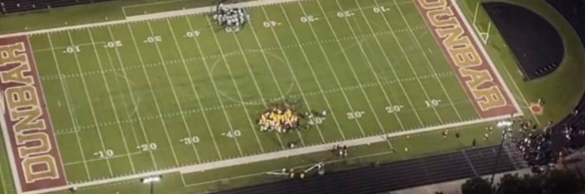 DUNBARFBCOACH's tweet photo. Best Friday night atmosphere in the area! Friday night lights!! #baltimoredunbarfootball #DunbarPoets #TimeToDefend #greatestshowonturf https://t.co/ANIbpvDIh3