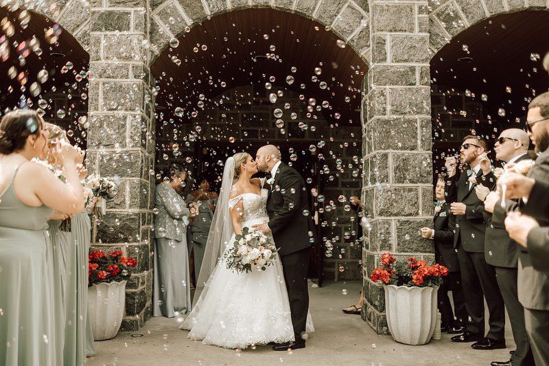 bentleydiamond's tweet photo. Congratulations to Pat + Jenna on their recent beautiful wedding! 💎🍾🙌🏻 #cheerstoforever #wedding #bentleydiamond https://t.co/Ugz3FVlNZ1