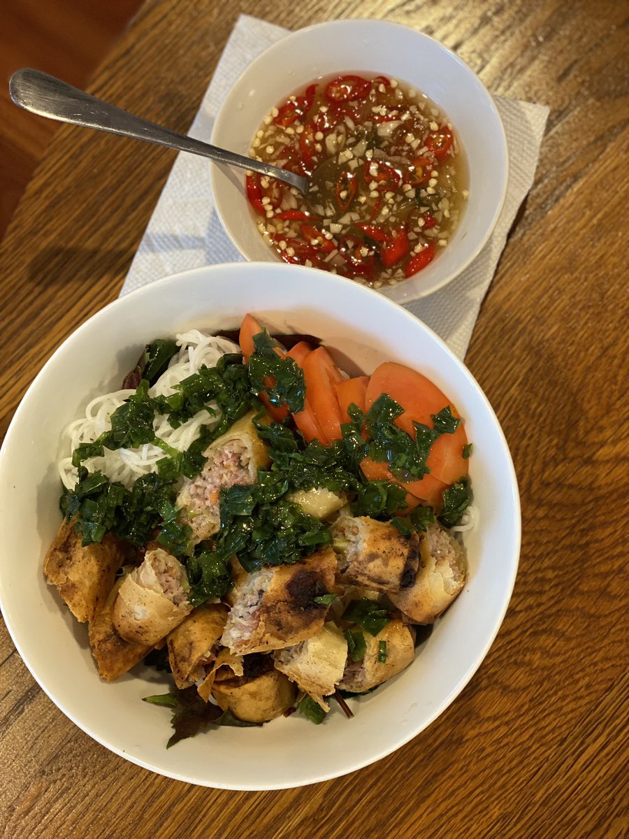 Merchandise7X's tweet photo. #dinner: homemade #bunchagio also known by youse inferior imperialist Americans as "#Vietnamese spring rolls with vermicelli” 👍
Just in case youse people want to know difference between #springrolls and #summerrolls for your future articles, @CraigLaBan. It's their seasoning 🤔 https://t.co/0WvpCAnQtP