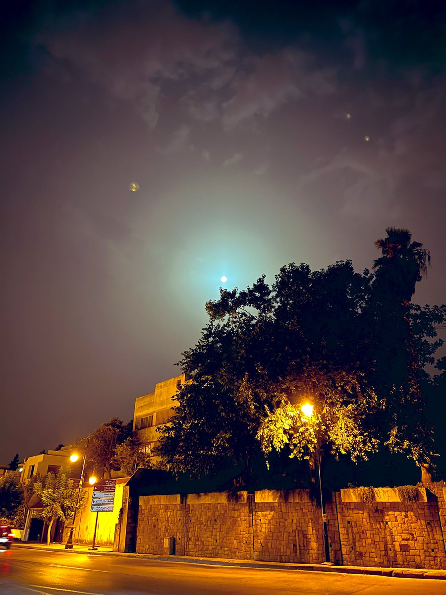dumbeard12's tweet photo. Le moon 🌙 https://t.co/qiEICUWgS2