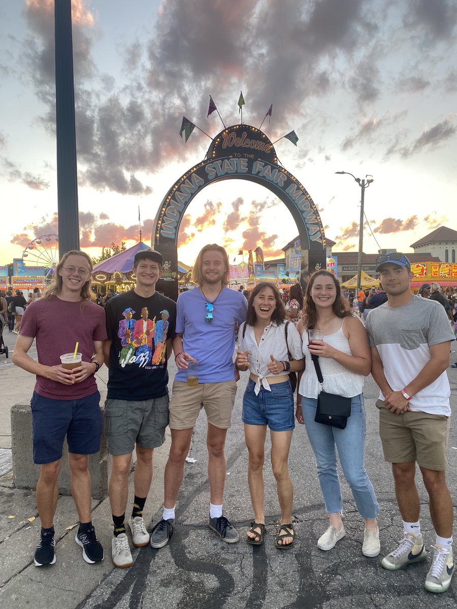 bandwagonult's tweet photo. Team bonding (we need it) (ft. hover hands) https://t.co/khEwl7X2dG