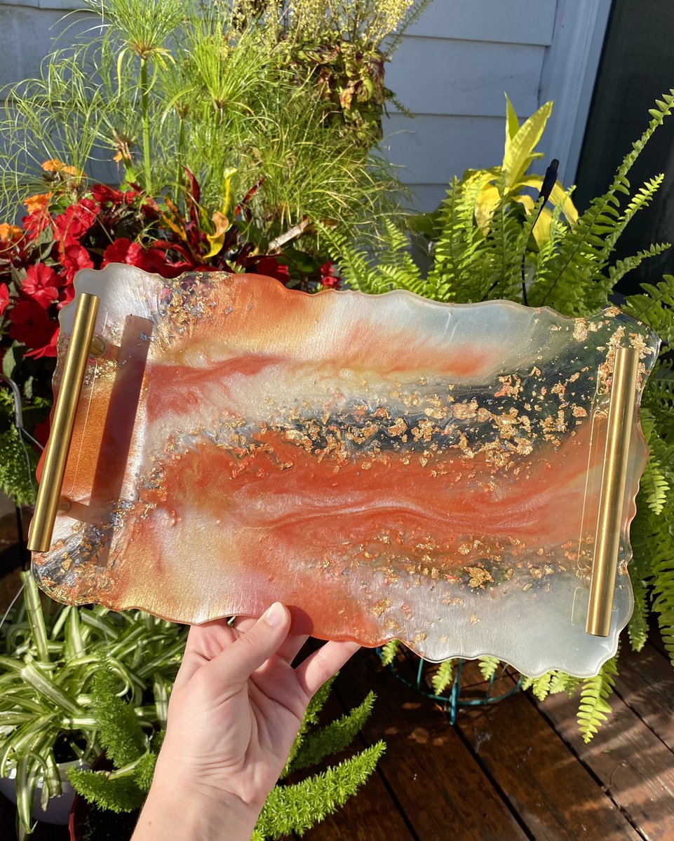Crystal Resin Trays 🔮✨🖤

I’ve loved making these custom crystal trays! Use them in altar spaces, for coffee tables, trinket displays, etc!

Super affordable too! DM me to get started designing 🌙🦋