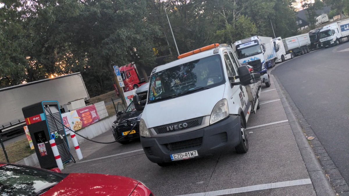 GreenPictures's tweet photo. @polizeiSWN Iveco EV am rasstatte? https://t.co/xYtFGwo8Wa