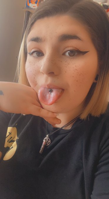 Ready to get some filming done today 😋 sub to my onlyfans to see the aftermath 💕 https://t.co/miTUMh