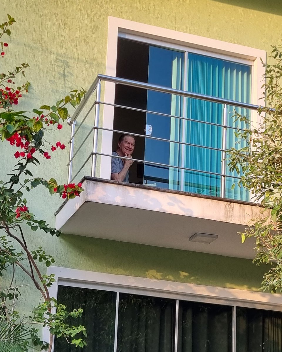 ingridstleal1's tweet photo. Daqui a 3 dias será comemorado o dia dos Pais..
Mesmo que ontem à noite eu tenha dado beijos e abraços nele , hoje acordei com saudades e grata a Deus pela sua vida.
Passei lá bem cedinho, sabendo que o encontraria matando saudade do PAI NOSSO.
Ah Senhor ...
Obrigada por tudo!❤ https://t.co/Sx6syGpnIs