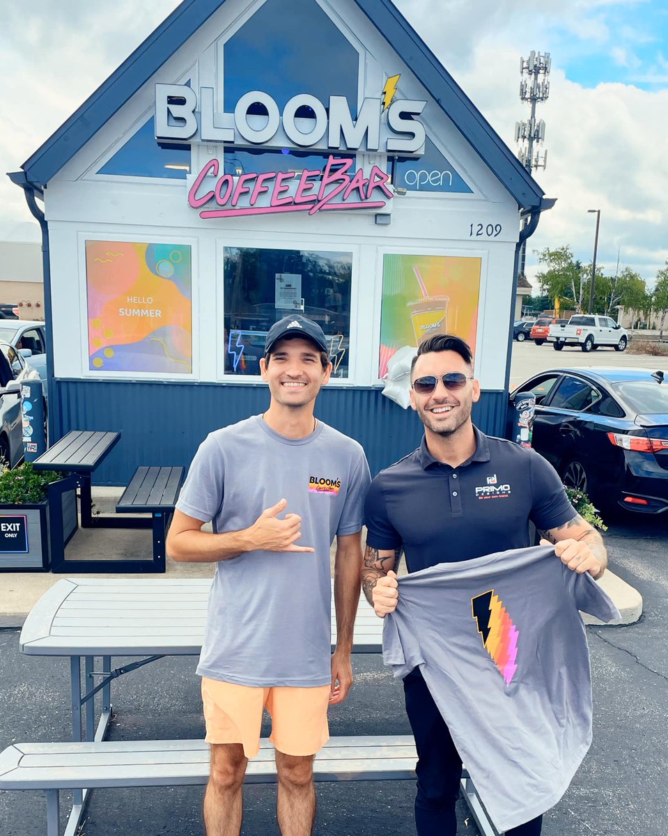 PrimoDesigns217's tweet photo. If you're in Bloomington, stop by  Bloom's Coffee Bar and get your day started with the Voltage, an Irish Vanilla Breve.  Try it with extra shots for a little spark in your day!  
View their full menu at https://t.co/L3jkjiC1hU
#beyourownbrand https://t.co/gJF6nsDK82