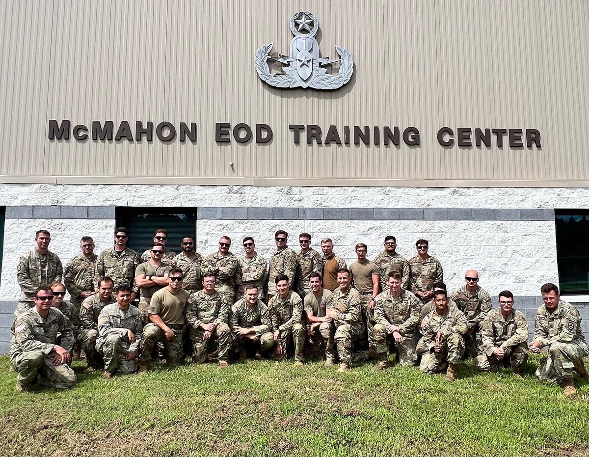 EODCSM's tweet photo. It’s impossible to spend some time at #EOD ALC and not leave excited!! The competitive advantage we maintain over our adversaries remains our leaders! Want excellent training with top tier NCOs? EOD is hiring!! #joinus #ALC #eod #leadershipmatters #isotf #goarmyeod #goordnance https://t.co/eZWu1eQXem