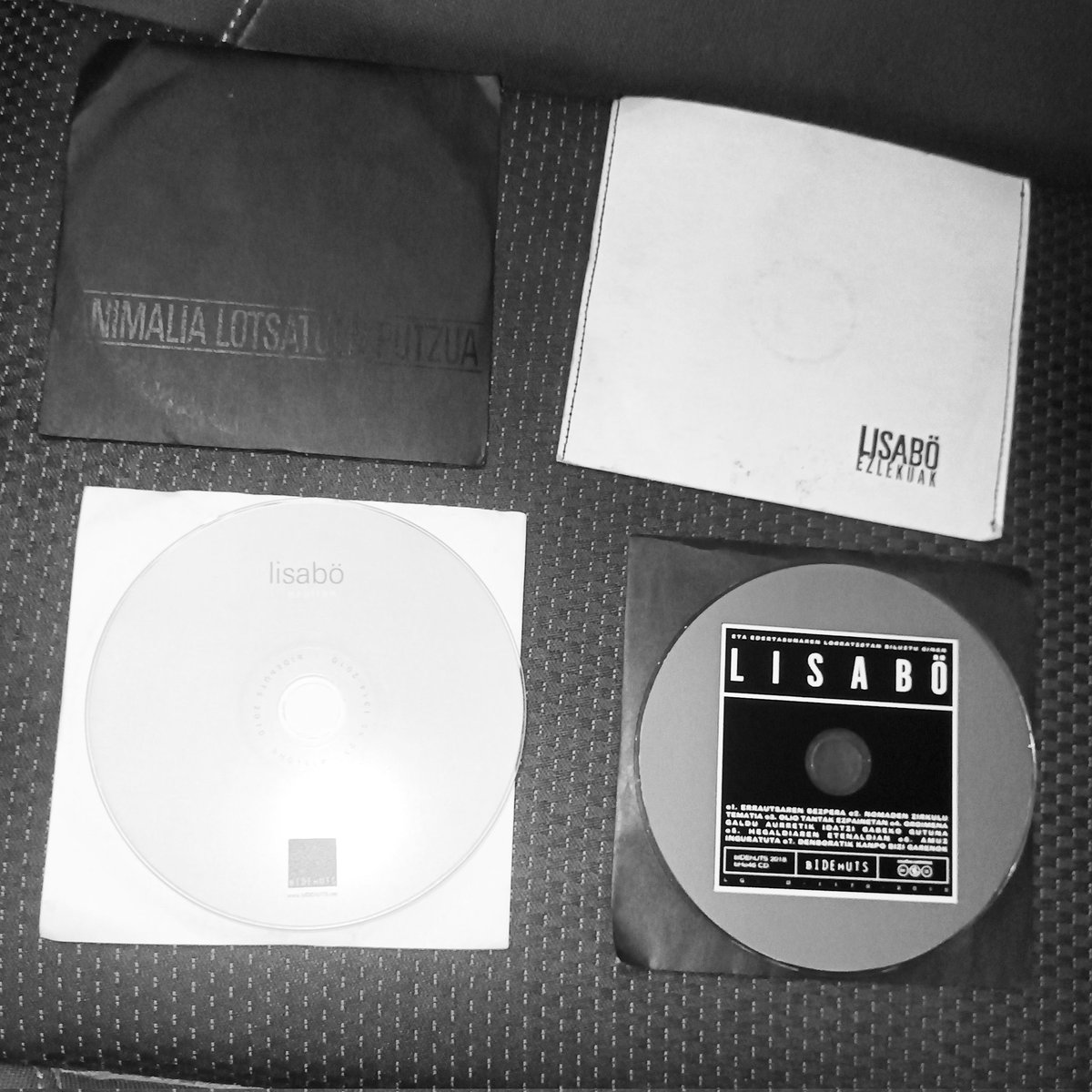 AlfonsoZaplana's tweet photo. Kit de emergencia. #lisabo https://t.co/foZZus1n4t