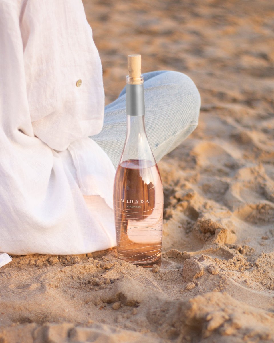 Listening the sea waves... 🌊❤️
---
Escuchando las olas del mar... 🌊❤️