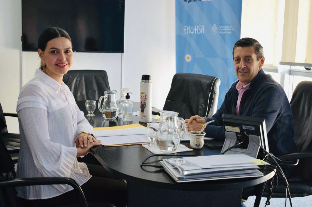 Seguimos trabajando en conjunto con <a href="/NestorFAlvarez/">Néstor Alvarez</a> , Sub-Administrador de <a href="/Enohsa/">ENOHSA</a> para brindar más derechos a los santarrosinos en materia de obras y prestación de servicios de agua potable.