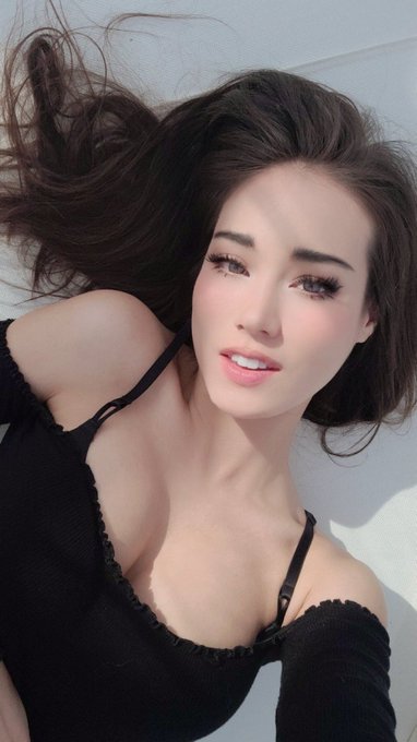 Anime goth girls 🖤 https://t.co/YKJimXrNMW