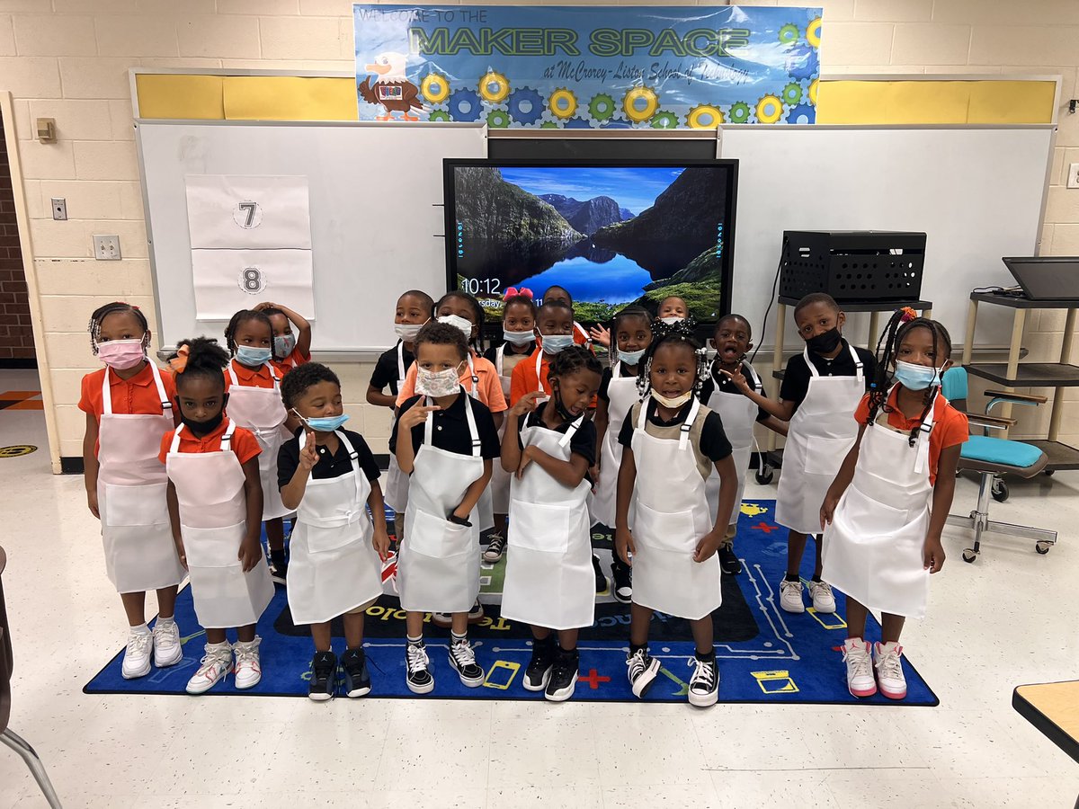 Loveat1stg's tweet photo. Jr. Scientists using science tools to explore the world…and our new STEAM Lab. @McCroreyListon https://t.co/YkOzUNrQJC