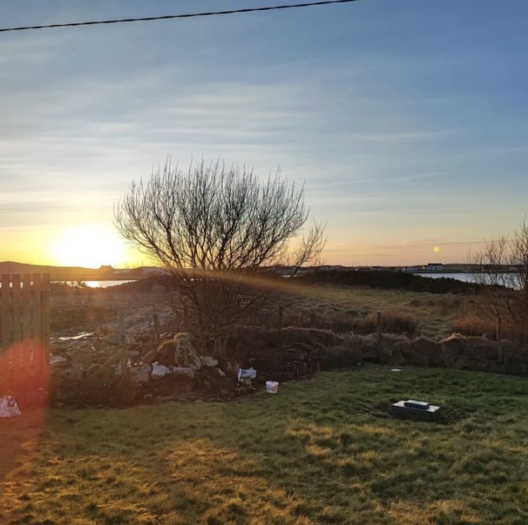 ElisaCor5's tweet photo. Vicky adored full moons &amp; the beach especially here in Donegal. As the full moon rises tonight, keep her in your thoughts. 

📸 Taken by Vicky on her last visit to us here in Donegal, March’22 🌕 (sunset &amp; the full moon) 
@drvconway 
#vickyconway https://t.co/eqlgPPC6dI
