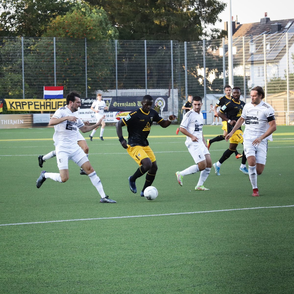 Alemannia_AC's tweet photo. Das heutige Testspiel beim SV Eilendorf gewann die #Alemannia mit 4:0. 🖤💛 
Felix #Heim (2), Dimitry #Imbongo und U19-Spieler Antonio #Ivic trafen für uns. https://t.co/lxbHjw7SXd
