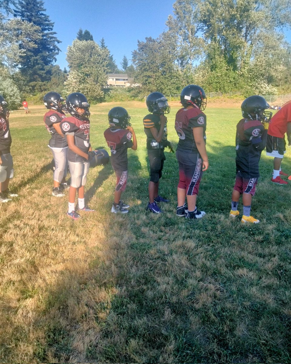frazier_jr1's tweet photo. Definitely blessed to do what I love mentoring kids and coaching youth football it's too much but basketball less drama then this youth football. https://t.co/OsgNC1sMxn